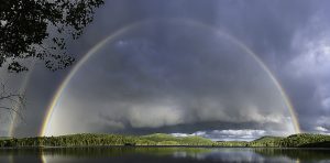 Arc-en-ciel sur le lac Ouimet, Mont-Tremblant.