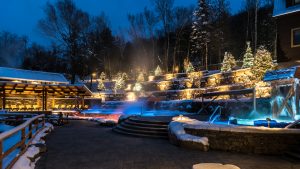 Scandinave Spa Mont-Tremblant - nouvelle phase INFINITÉ Prise de vue hivernale, à l'heure bleue. Décembre 2017, photographie d'affaires, photographe professionnelle, photo commerciale, photo pour site web et réseaux sociaux, Isabelle Michaud photographe, Laurentides, Mont-Tremblant, Montréal, Rive-Nord, Québec